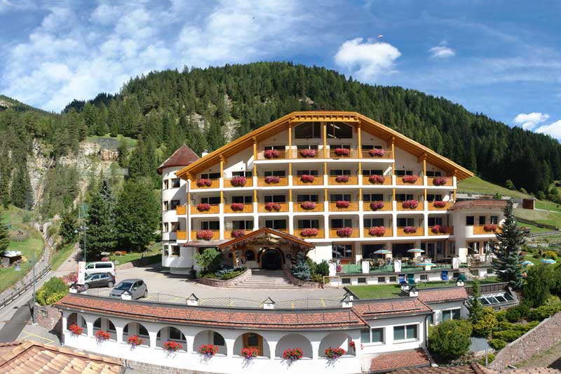 Hotel Cesa Tyrol - www.hotelcesatyrol.com - Tel: 0462601156