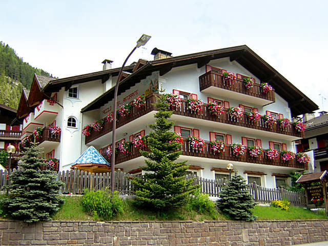Piccolo Hotel Canazei - www.piccolohotelcanazei.it - Tel: 0462601191